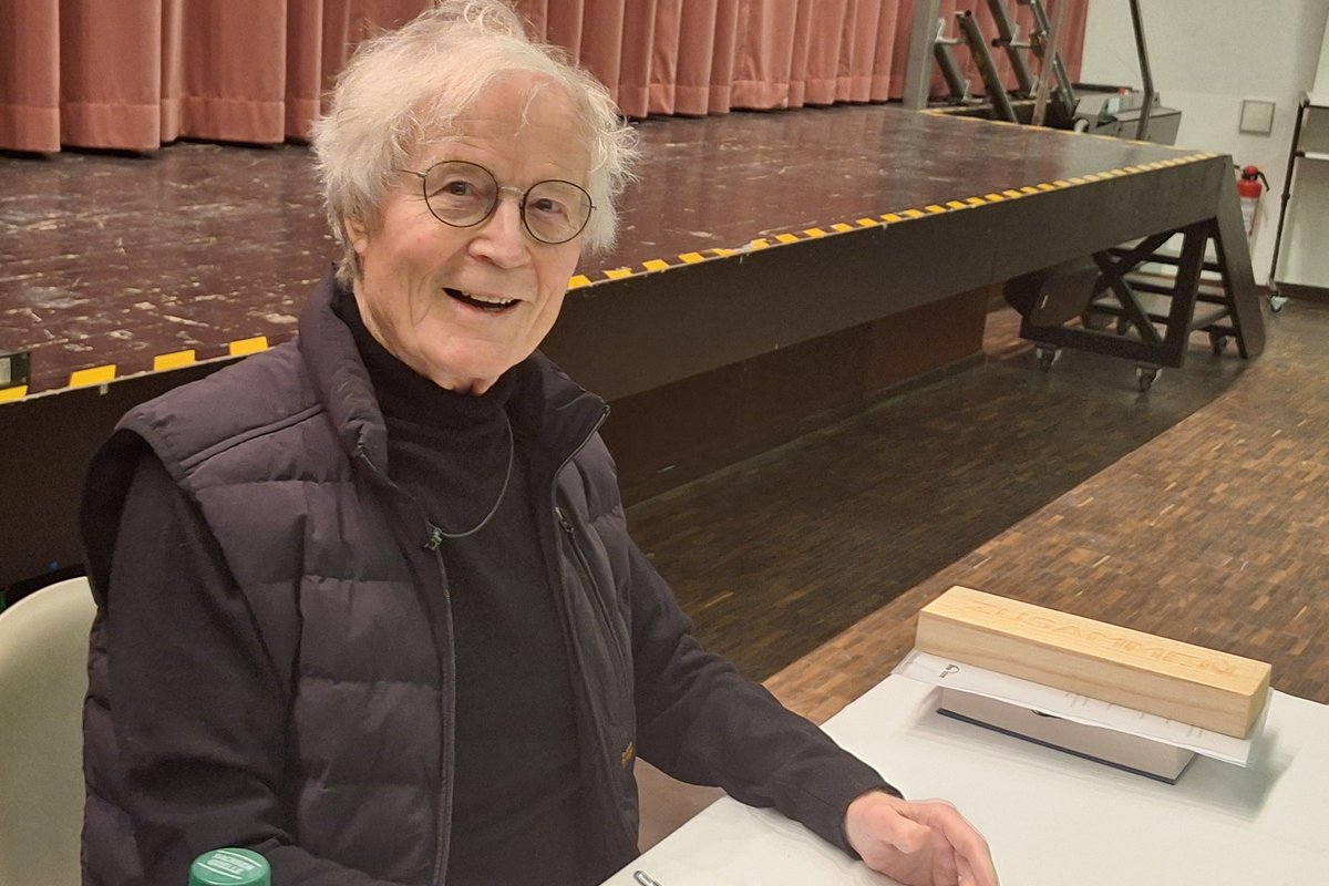 Titelbild für Beitrag: Lesung „Und ohne Tabu explodiert die Welt“