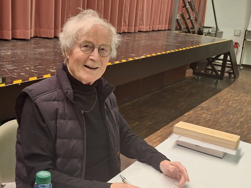 Titelbild für Beitrag: Lesung „Und ohne Tabu explodiert die Welt“